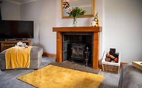Oak House - Sleeps 10 With Bar & Games Room